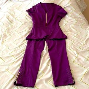 Jaanu Small Scrub set. Pants and top